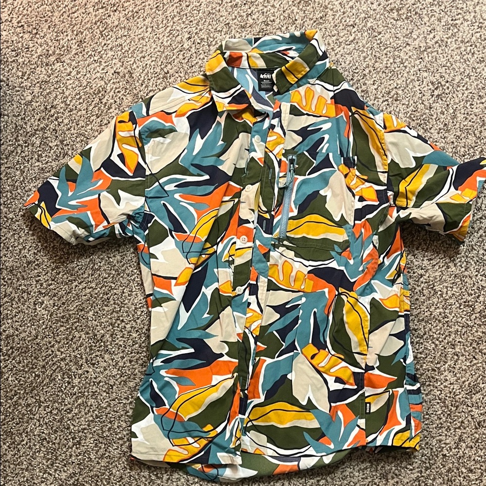 REI Men's Vibrant Leaf Pattern Shirt